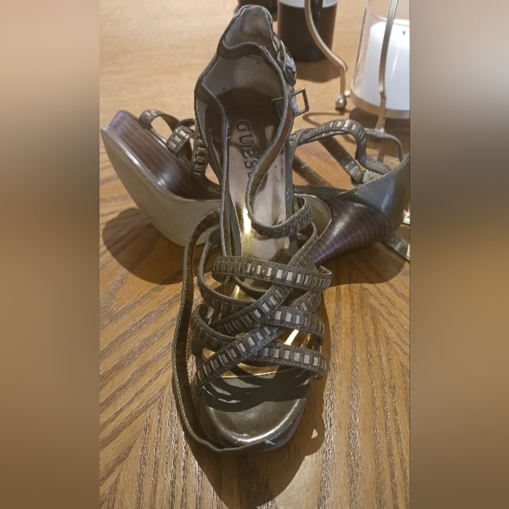 Woman's Guess stappy heels size 7